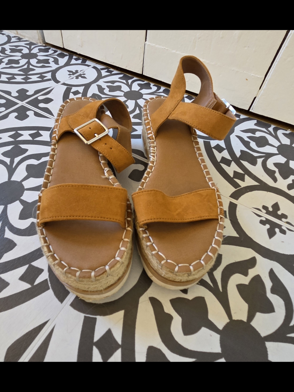 Universal Thread Tan Suede Espadrille Platform Sandals with Buckle